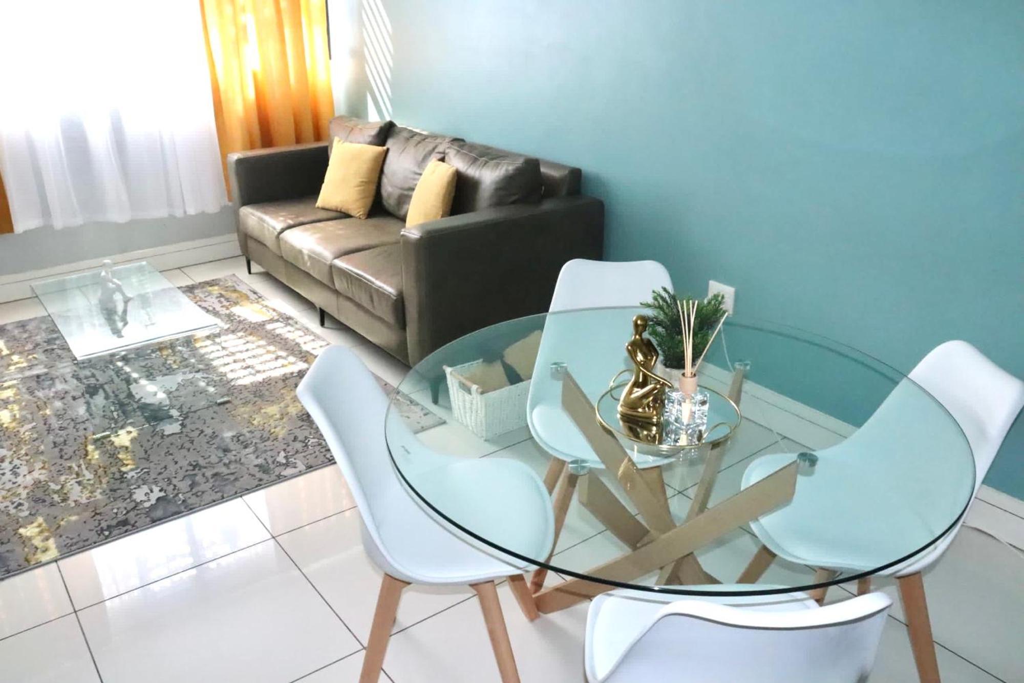 C&J City Centre Airbnb Apartment Windhoek Exterior photo