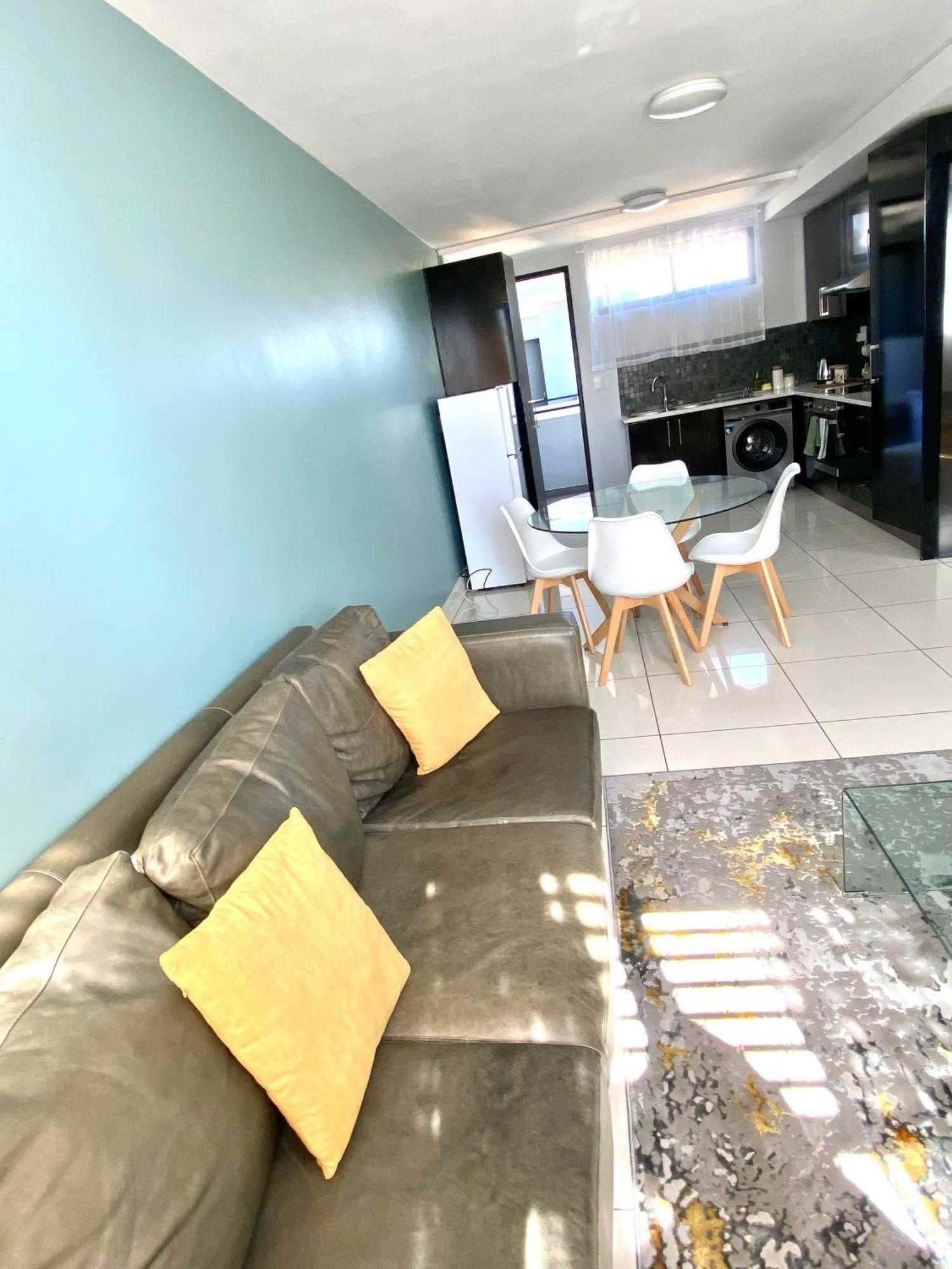 C&J City Centre Airbnb Apartment Windhoek Exterior photo